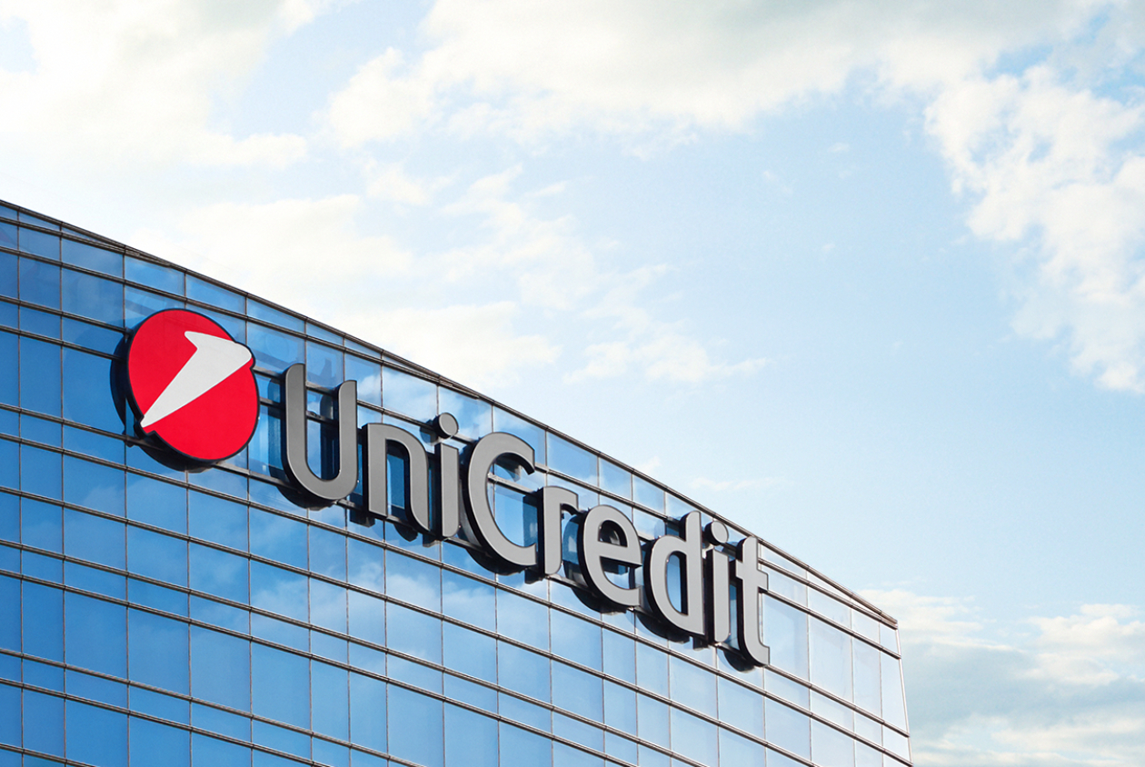 Dal punto di vista tecnico, il superamento dei massimi storici del titolo UniCredit rappresenta un segnale fortemente rialzista, con volumi in crescita che confermano la solidità del movimento.